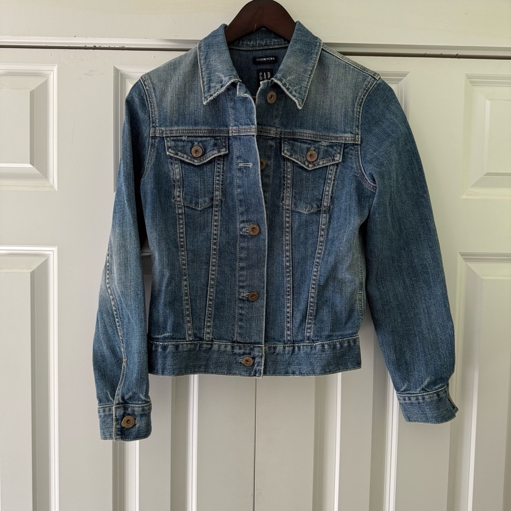 ❤️ GAP Blue Jean Jacket with Classic Design